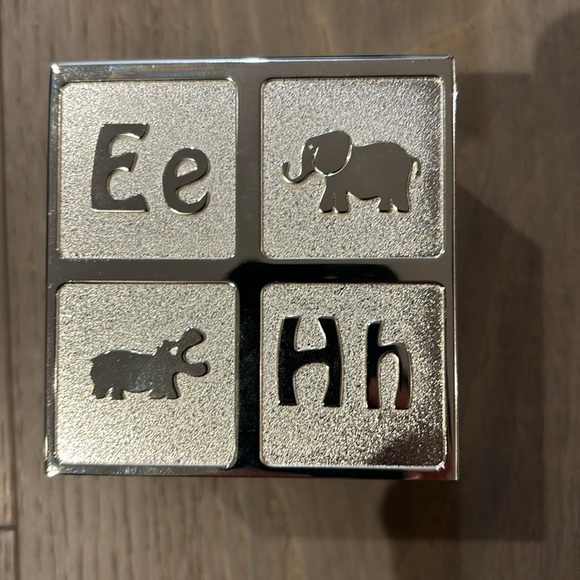 Maison Birks
Alphabet Learning Block Coin Bank - Picture 6 of 9